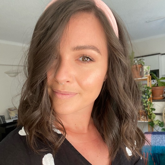 Meet your Posher, Demita - Picture 1 of 1